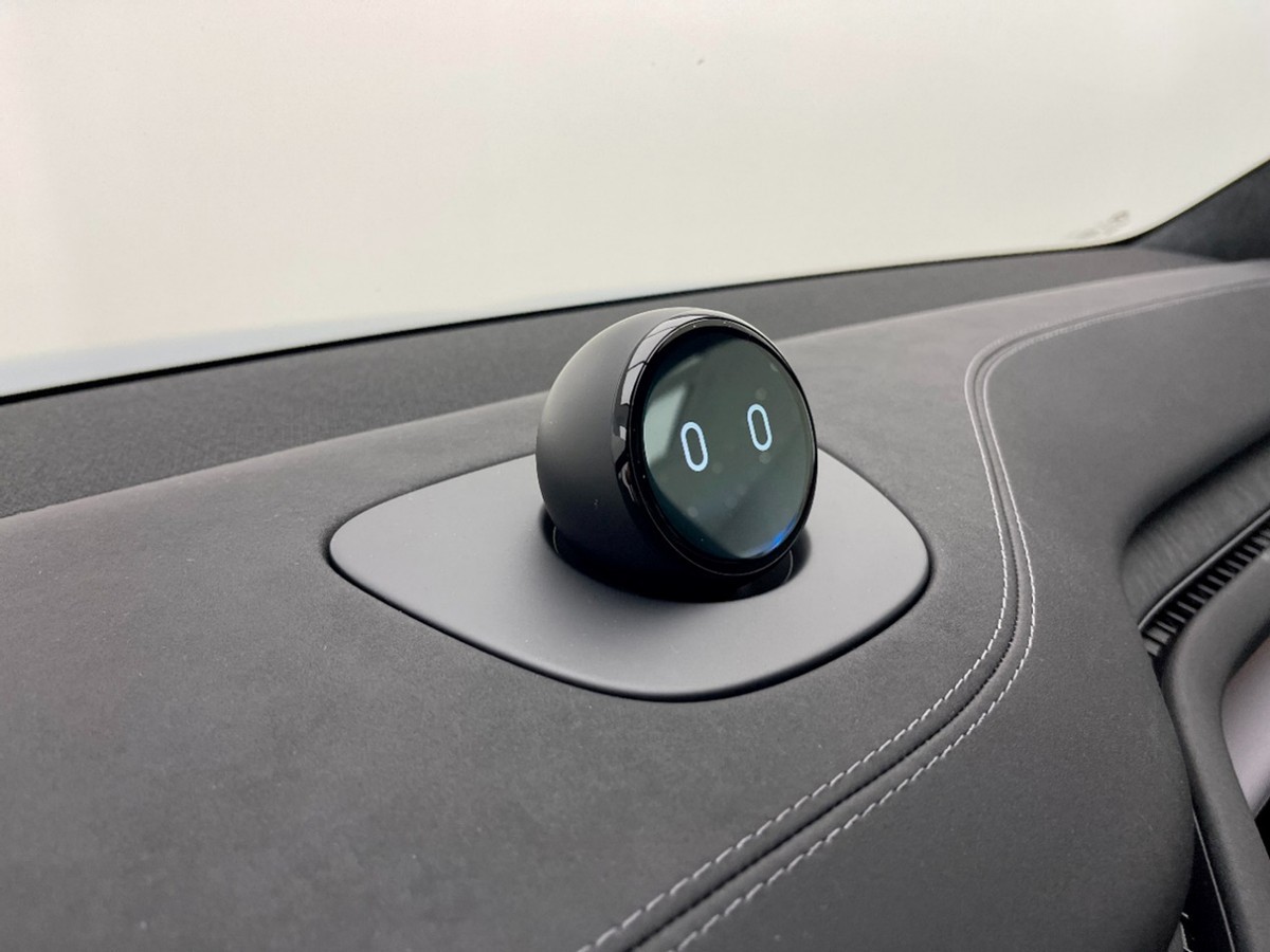 ES6+2万元=轿跑SUV画风+电动尾翼,加速还更快,蔚来EC6到店实拍