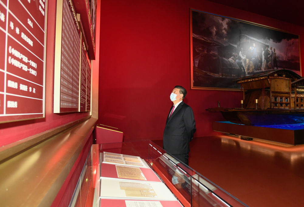 2021年6月18日，习近平在中国共产党历史展览馆参观“‘不忘初心、牢记使命’中国共产党历史展览”。