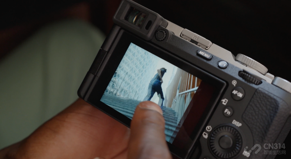 充满矛盾的综合体 索尼A7C2值得入手吗?