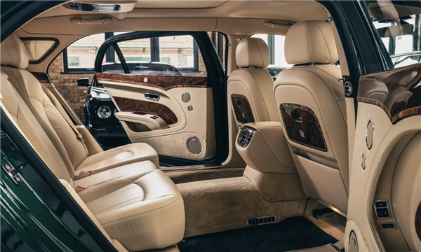 英国女王专属座驾:宾利慕尚长轴距定制版首次公开亮相