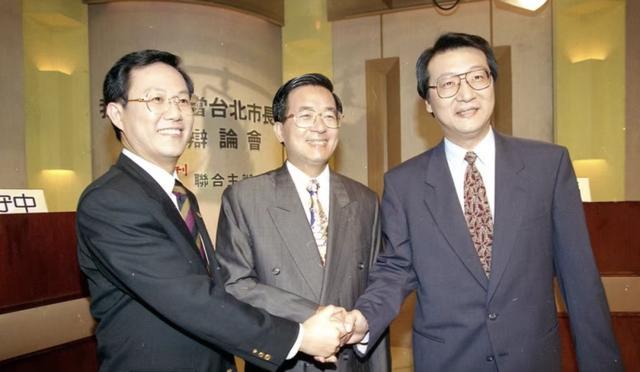 1994年赵少康(右) 与黄大洲(左)、陈水扁(中)参选台北市长
