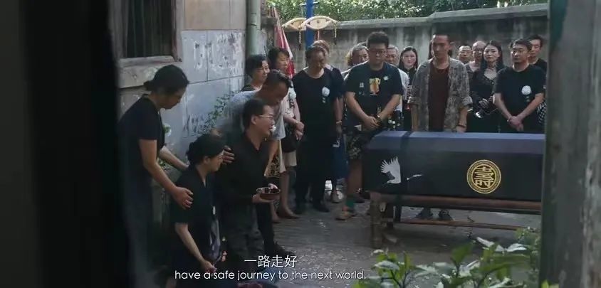 影视剧中的死亡总是伴随家属猛烈的哭声。（图/《人生大事》）