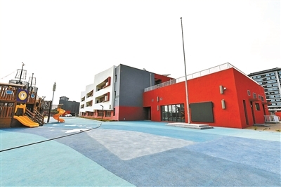 雄安北海幼儿园外墙以红色为主色调