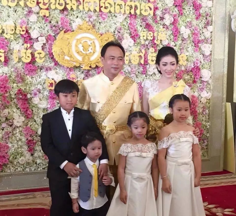 他与女星秘密交往10年！从“睡猪圈”到柬埔寨首富，乔迁宴大佬们都来了_凤凰网