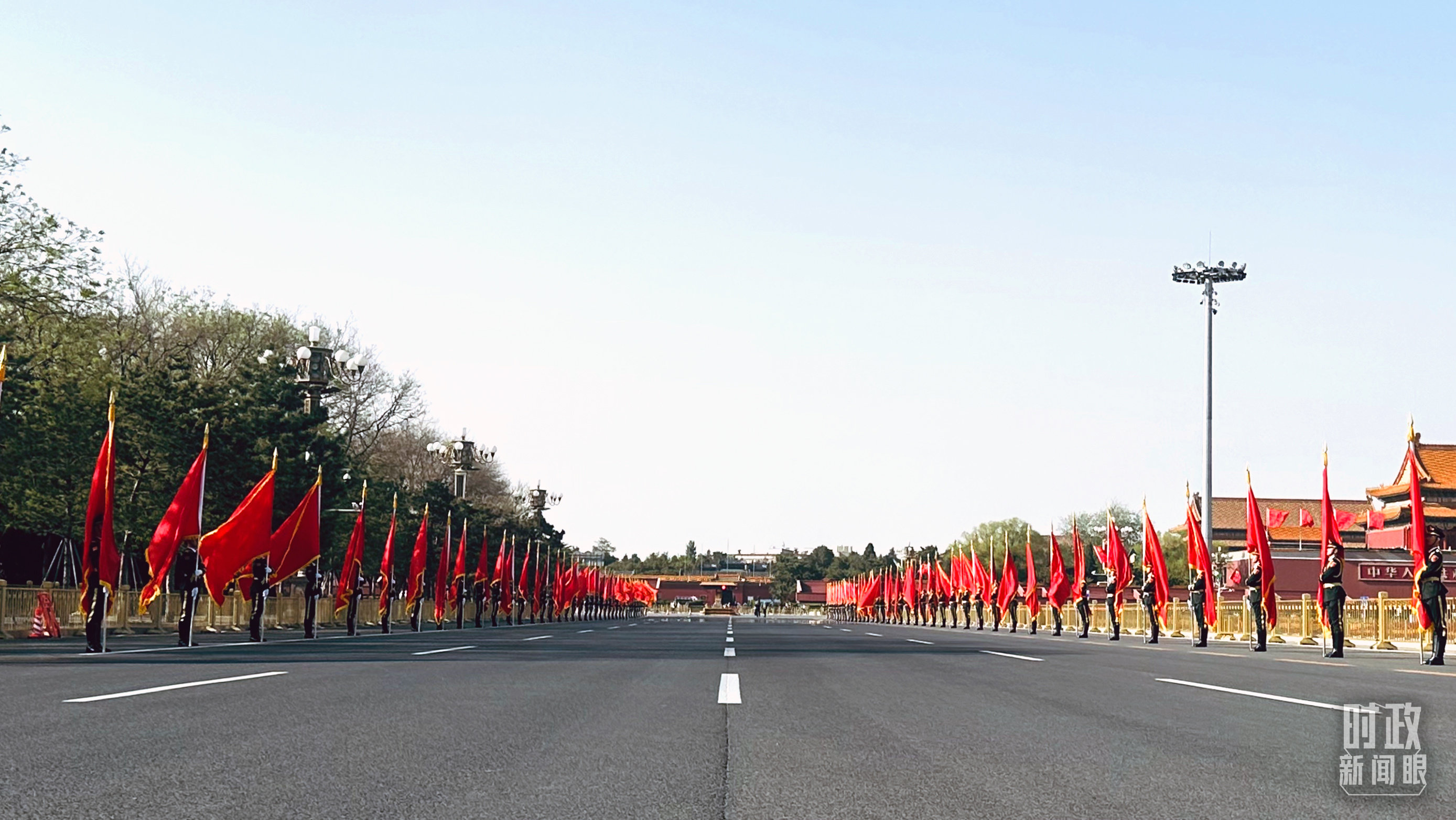 △列队迎接卢拉总统抵达的礼兵。（总台央视记者范一鸣拍摄）