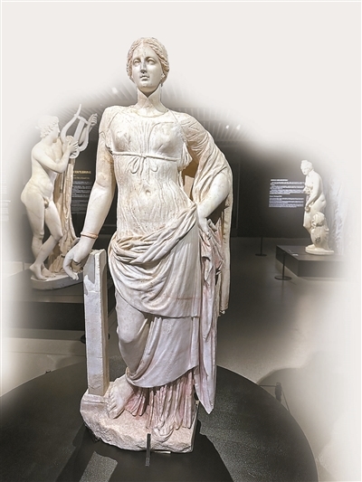 《海中的阿佛洛狄忒》