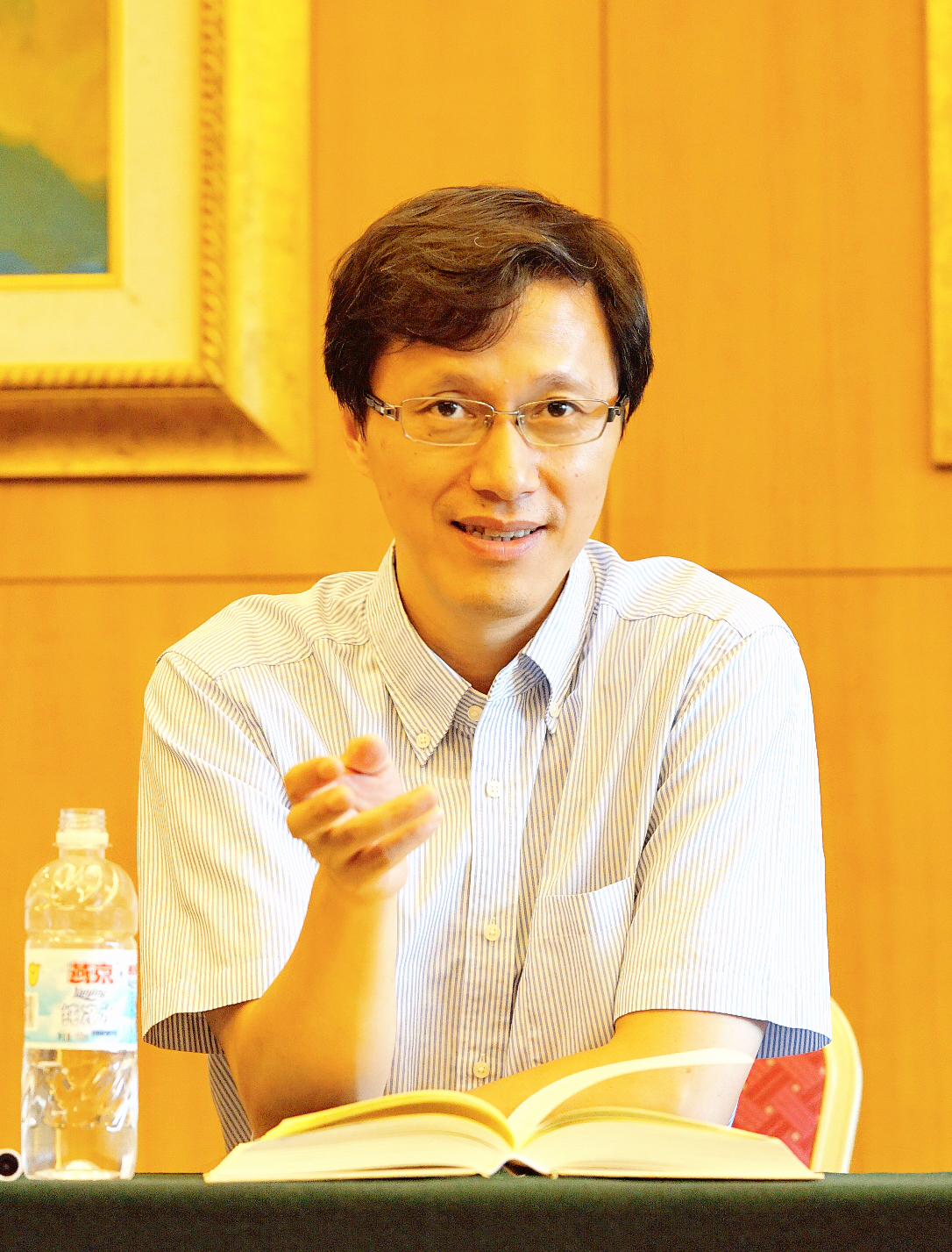 知名哲学学者杨立华出任北大文研院院长，历史学家邓小南卸任