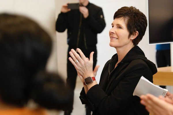 Apple零售业务兼人力高级副总裁Deirdre O’Brien