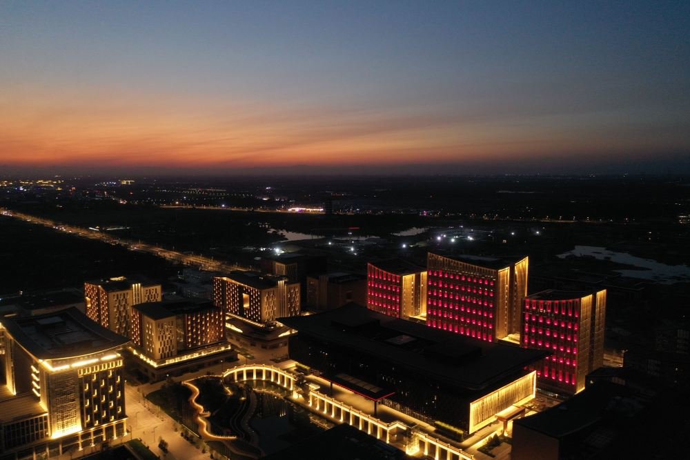 这是雄安新区商务服务中心夜景（2022年9月7日摄，无人机照片）。新华社记者 朱旭东 摄