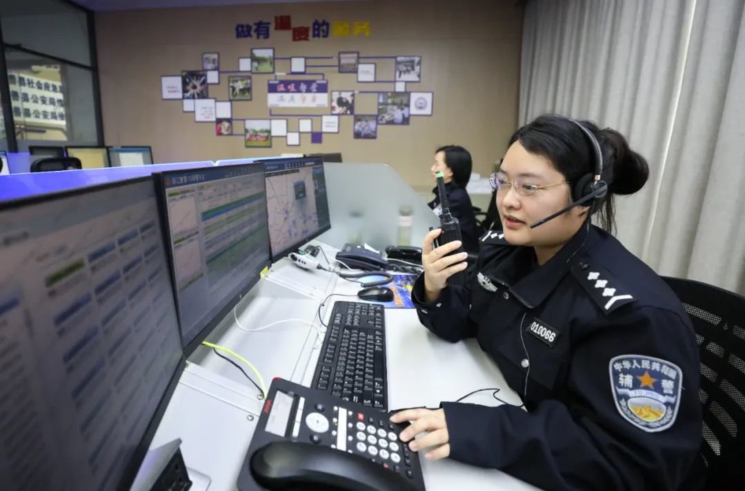 ▲接警中的朱琳