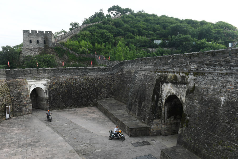 台州府城朝天门和城墙。