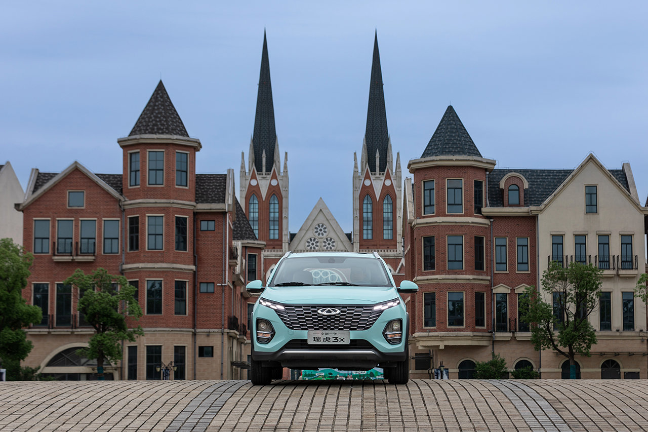 5.99万元起,全新前脸搭载1.5L发动机,奇瑞瑞虎3x正式上市