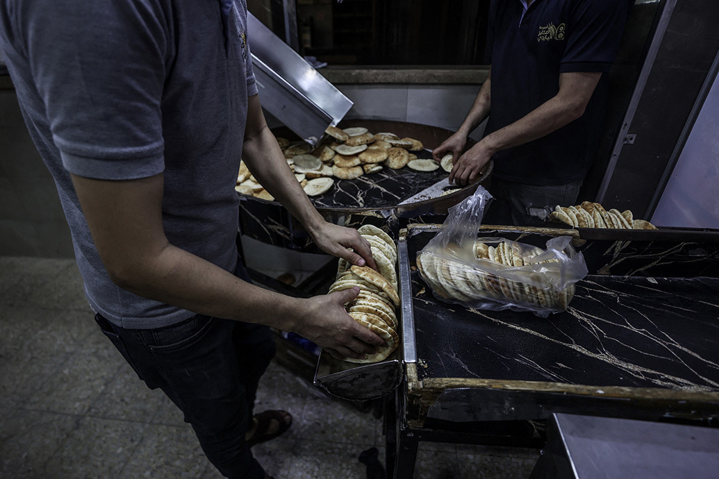 巴以冲突加沙店铺食品存货只够四五天补给困难