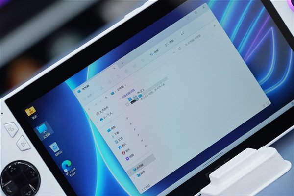 掌上爽玩3A大作!华硕ROG Ally游戏掌机图赏