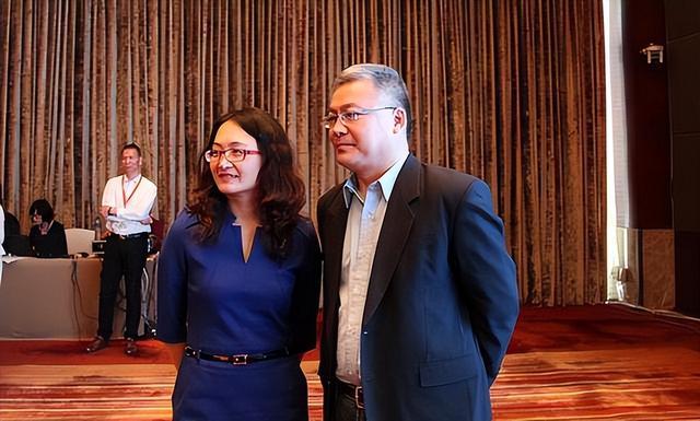 台前是同事，台后是夫妻？这5对央视主持人，隐藏的太深了