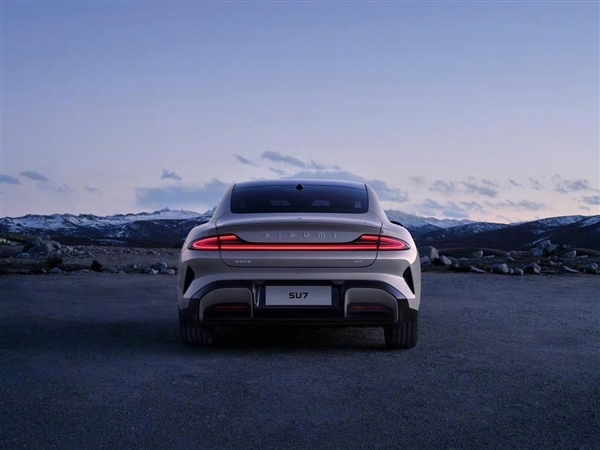 小米汽车SU7海湾蓝/橄榄绿/雅灰实拍图对比!你最喜欢哪一款