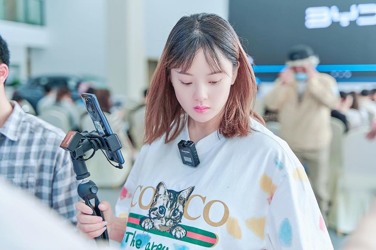 新出行助力新生活,上海华帆书豪“海豚百车交付”顺利落幕!