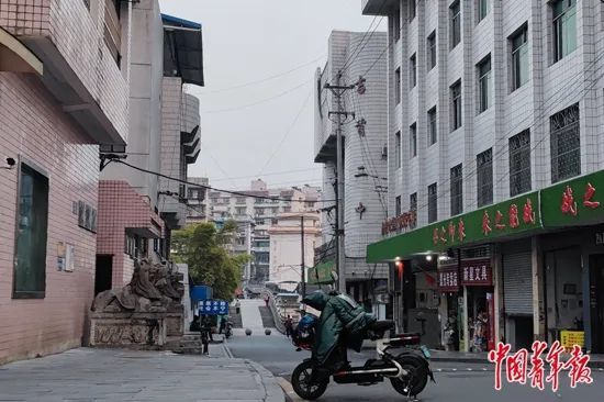 图自中国青年报