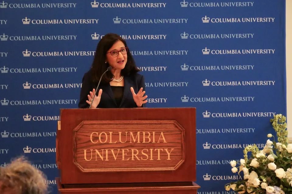 沙菲克在任职宣布仪式上发言,仪式于美东时间1月18日上午在哥伦比亚大学普利策新闻学院举行。