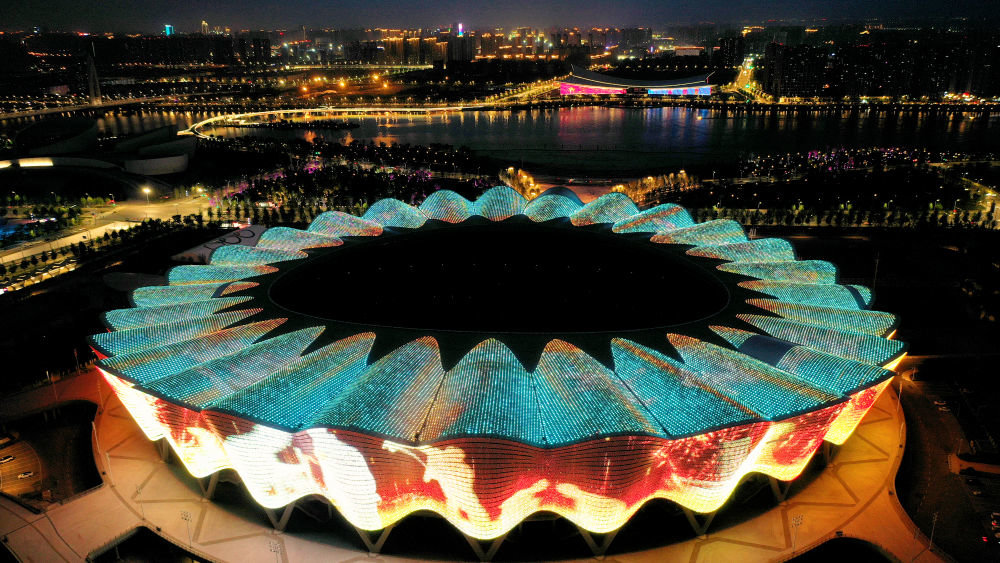 位于西安国际港务区的西安奥体中心（5月1日摄，无人机照片）。