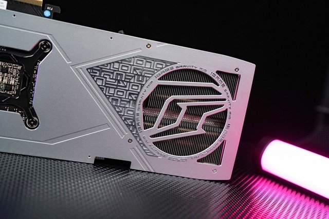 iGame RTX 4070 Ti ADOC首测 价格砍半的3090Ti你买吗?