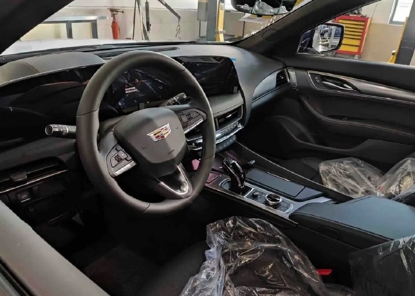 年轻人的第一辆后驱轿跑!全新凯迪拉克CT5实车曝光