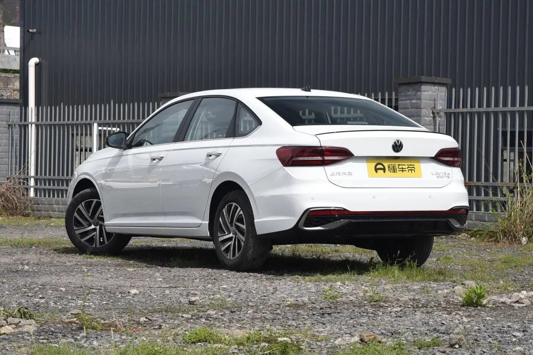 上市就直降3万朗逸推新车型15t自动挡l2级驾辅油耗54l