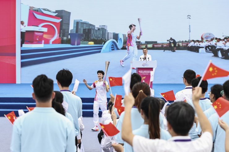 第一棒火炬手是2020年东京奥运会羽毛球女单冠军陈雨菲