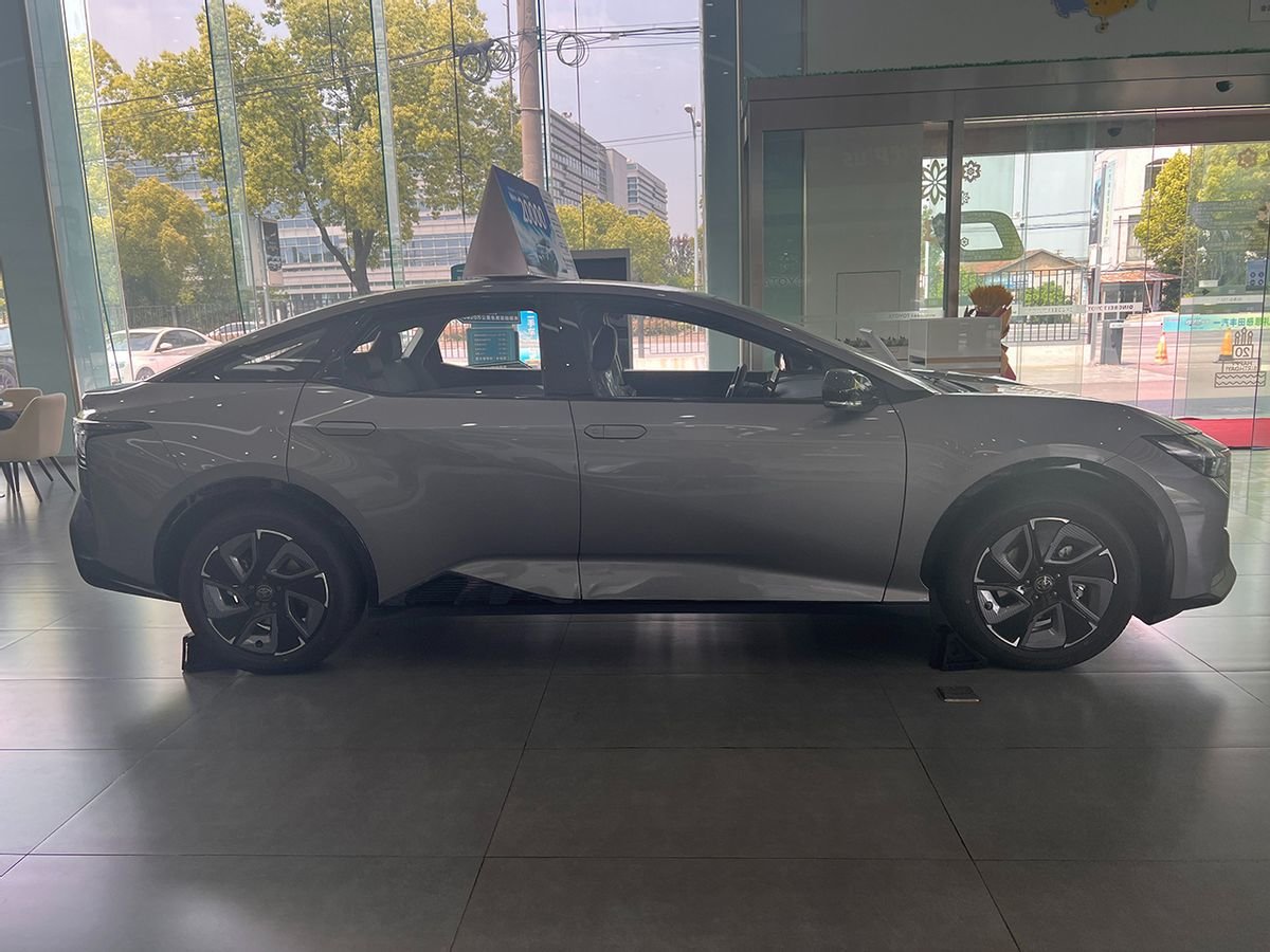 当燃油车霸主准备好好造一台电动车——丰田bZ3到店实拍