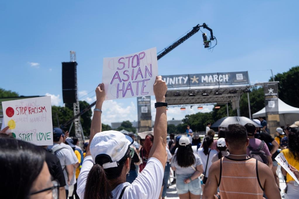 2022年6月25日，美国亚裔人士在首都华盛顿的国家广场举行集会，呼吁停止针对亚裔的仇恨及暴力犯罪行为。新华社记者刘杰摄