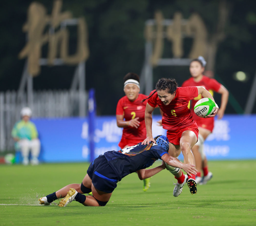 9月26日，中国队球员王婉钰（前右）在比赛中。