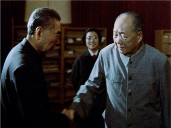 ·1974年5月，毛泽东和周恩来最后一次在镜头前握手道别。