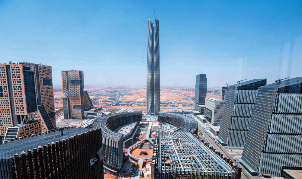 由中国建筑股份有限公司埃及分公司承建的埃及新行政首都中央商务区项目（2023年9月11日摄）艾哈迈德 &middot; 戈马摄 / 本刊