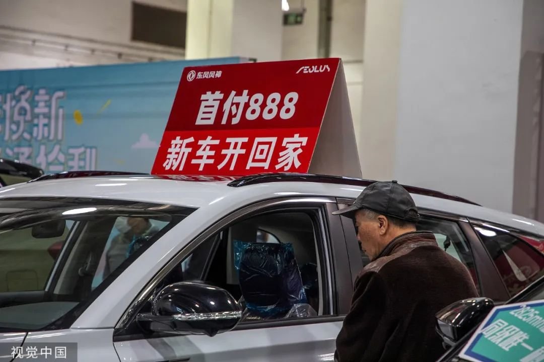 2023年3月4日，上海，第42届惠民团车节，东风风神汽车“首付888新车开回家”吸引市民