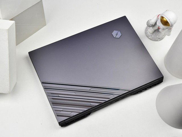 开预购瞬间万人抢 i9-13900HX+RTX4070顶级游戏本价格不到万元仅此一家