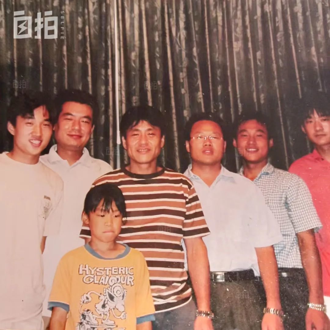 右三是我五舅,左一是我,这是他后来去日本慰问研修生时和我们老板一起拍的。