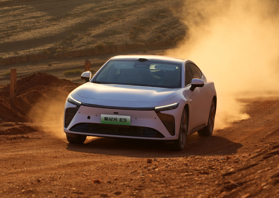 22.58万起/全系空气悬架/续航破900km,星纪元ES和智界S7谁更香?