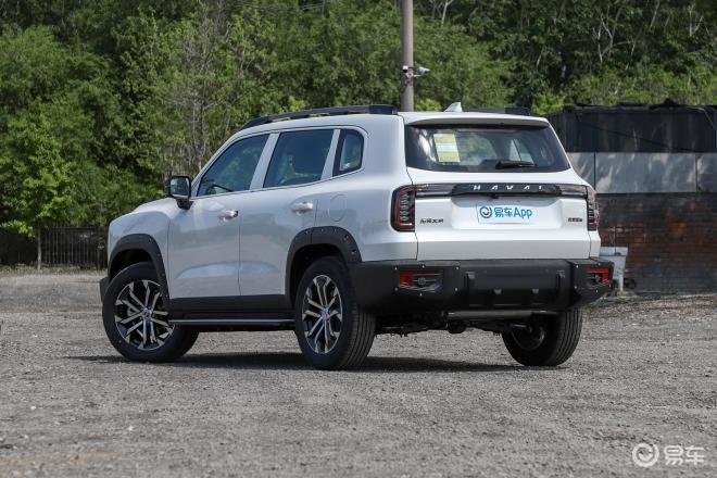 外观方面,哈弗大狗采用了比较硬派的设计风格,前脸采