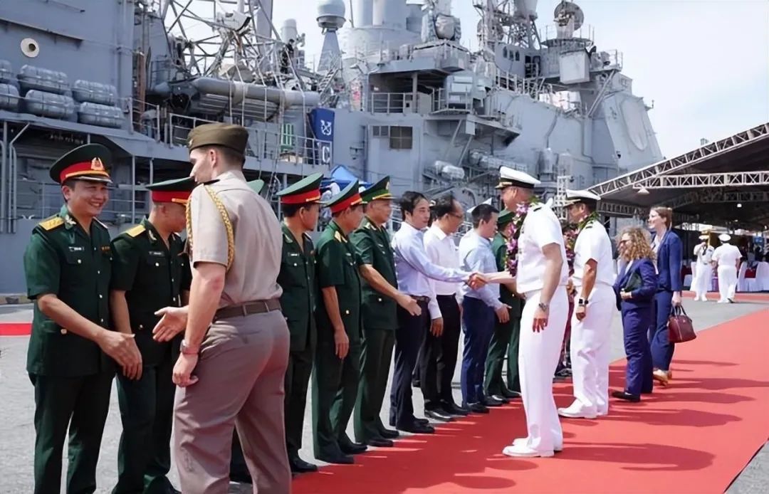 今年6月，美军舰队访问越南，美越军事交流显示出密切倾向