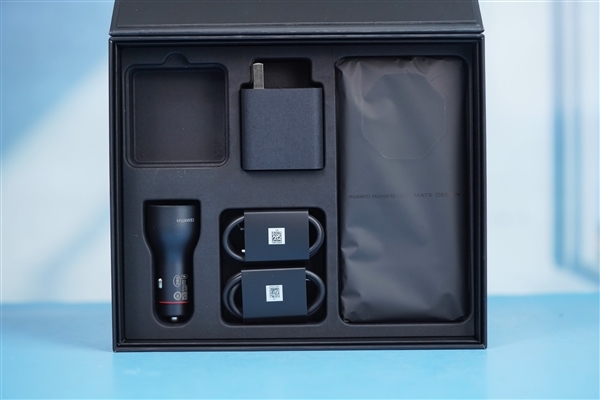 华为最顶级直板旗舰手机!华为Mate 60 RS非凡大师图赏