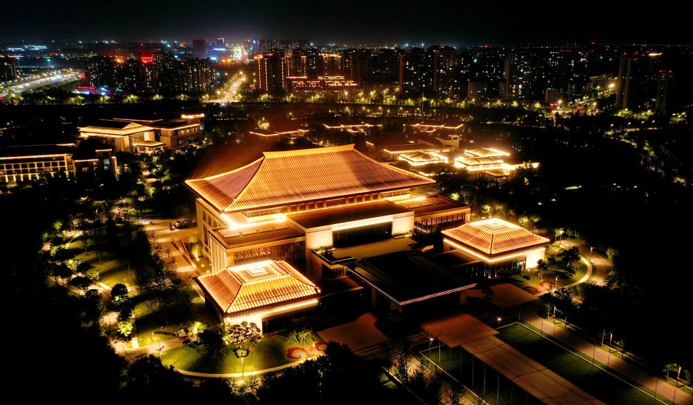 位于西安浐灞生态区的西安国际会议中心（5月1日摄，无人机照片）。