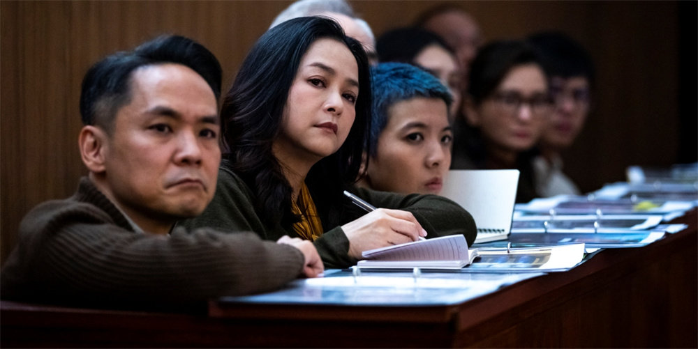 陪审团是本片一大亮点。