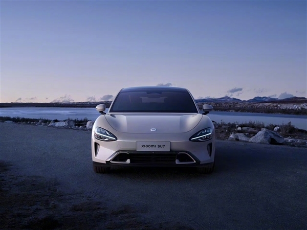 小米汽车SU7海湾蓝/橄榄绿/雅灰实拍图对比!你最喜欢哪一款