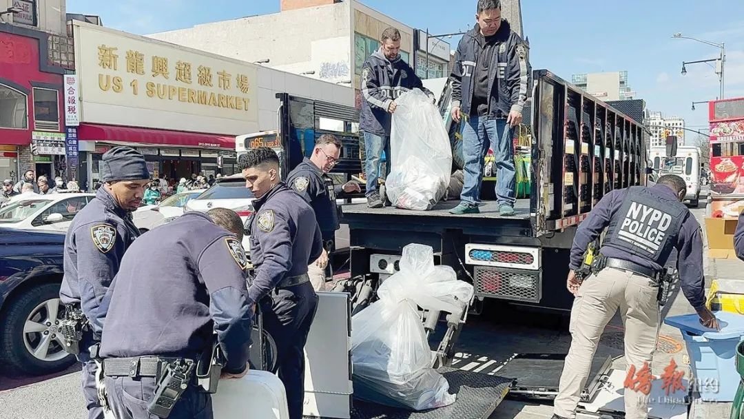 纽约法拉盛全面禁止摆摊！警方逮捕5人，抗议者称摊贩“不是垃圾”凤凰网 2120