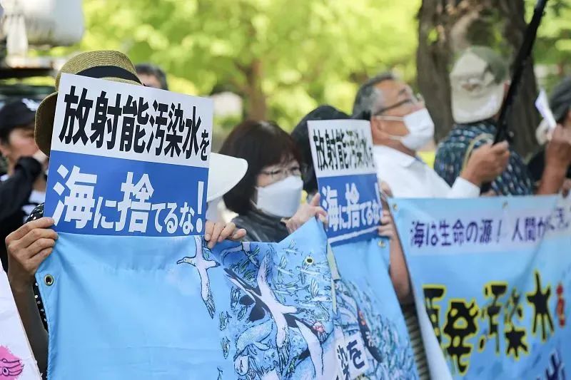日本东京，日本民众在众议院第二议员会馆前举行集会，表达对日本政府和东京电力公司持续强推福岛核污染水排海计划的强烈反对。中新社记者 朱晨曦 摄
