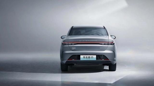 纯电能跑120公里新版比亚迪轿车上市售价1198万