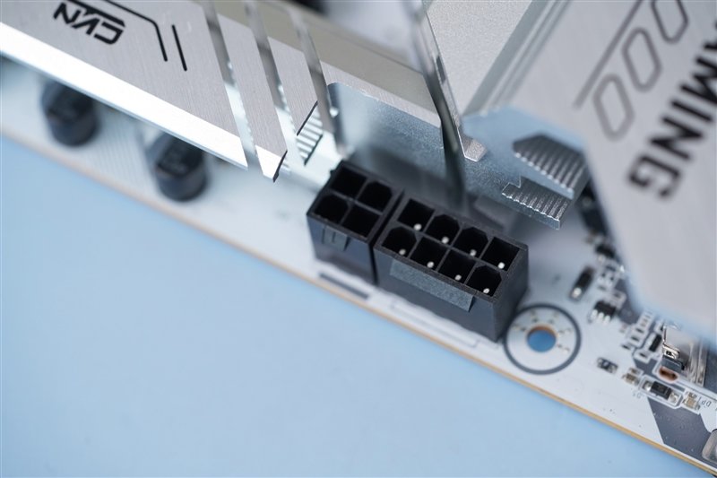 PCIe 5.0全拉满!七彩虹CVN B650 GAMING FROZEN V14评测:同价位最好的大板