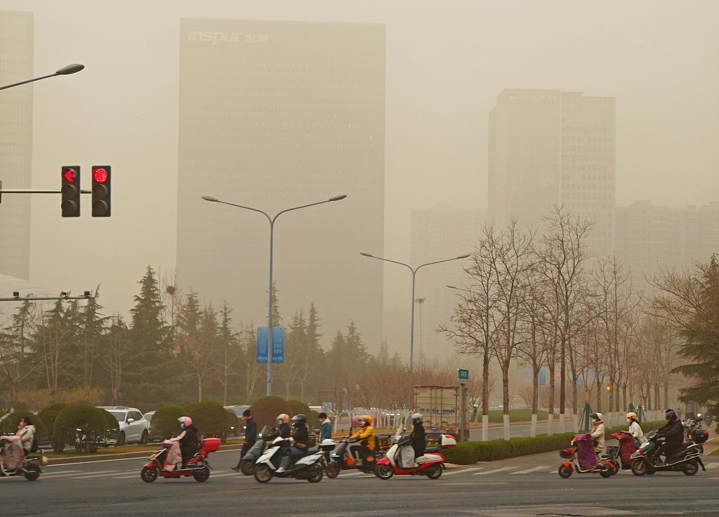 2023年3月23日，山东，沙尘天气。视觉中国 资料图