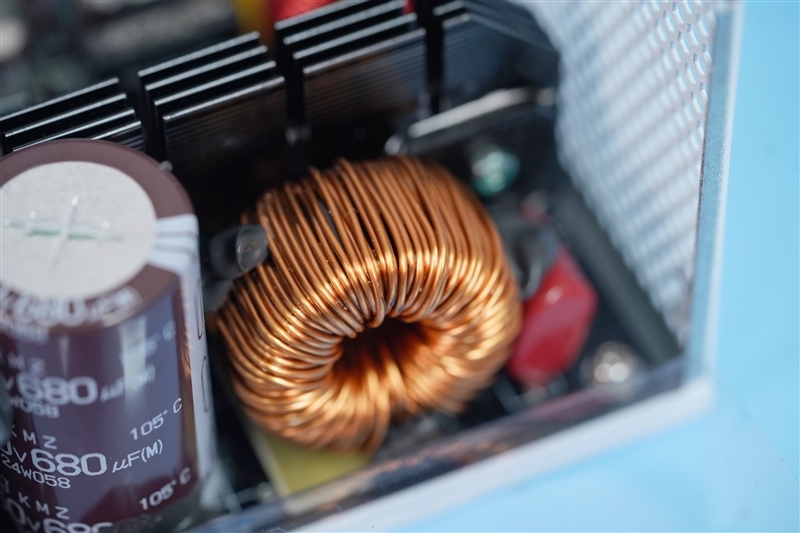 全白颜值 更有性价比!鑫谷昆仑MU-1000G冰山版电源评测:12V满载偏移仅有0.13%