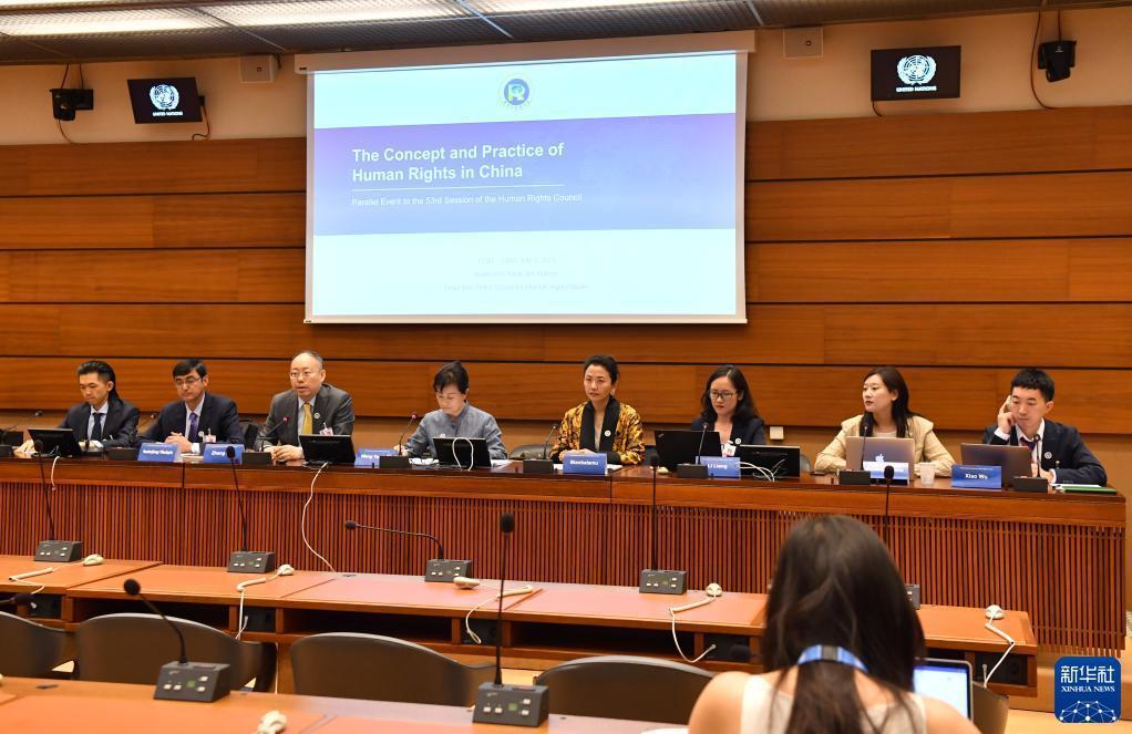 7月3日，在瑞士日内瓦万国宫，中国人权研究会举行“中国的人权理念与实践”主题边会。新华社记者 连漪 摄